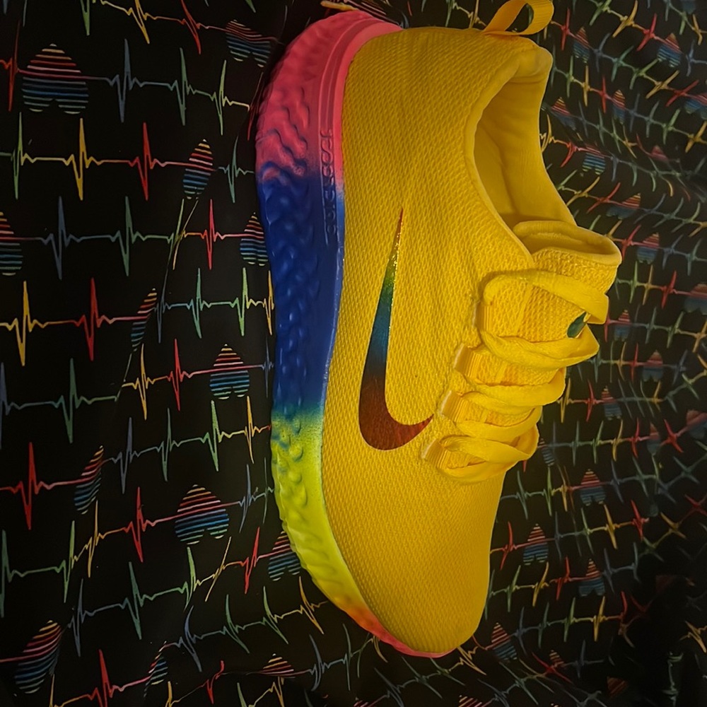 🤗High Yellow Kicks🤗